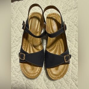 Patrizia by Spring Step Shantay Navy NWT Size 39 or 8.5 Heeled Sandals